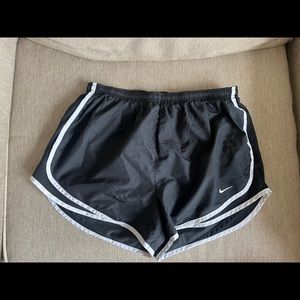 Women’s Nike Tempo Shorts, Black/White, Size L